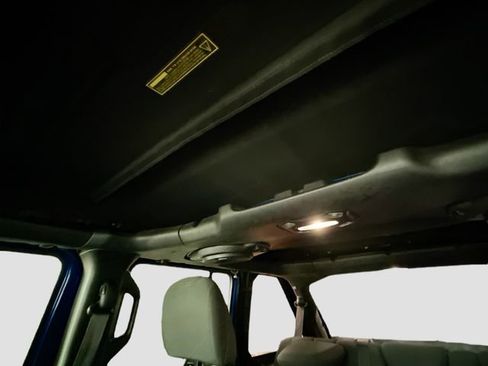 Used 2018 Jeep Wrangler Unlimited Sport S image 21