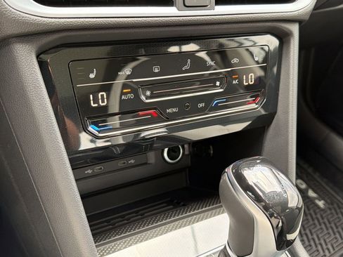 New 2026 Volkswagen Taos SE FWD image 19