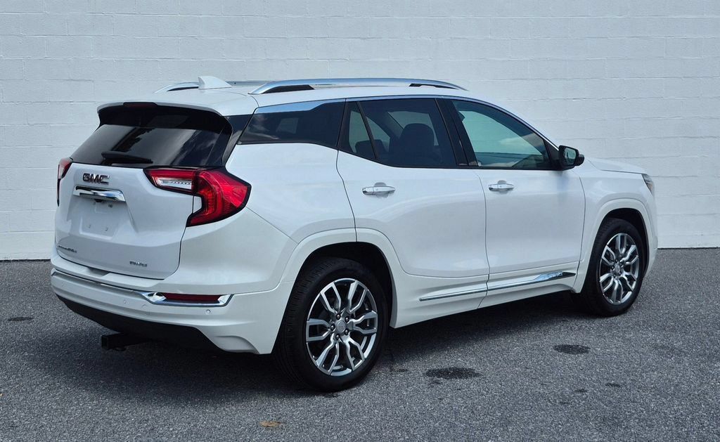 Used 2024 GMC Terrain Denali w/ Denali Premium Package AWD/4WD image 32