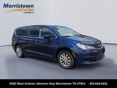 Used 2017 Chrysler Pacifica Touring w/ Tire & Wheel Group FWD image 1
