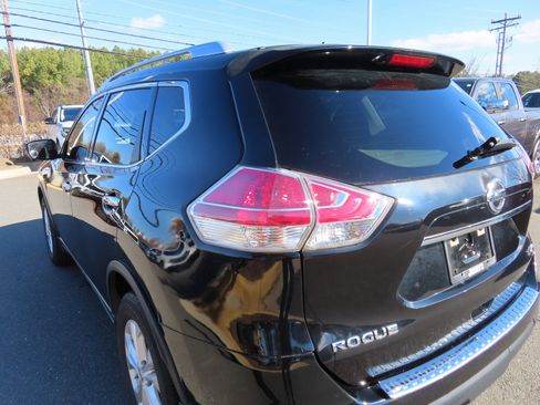 Used 2015 Nissan Rogue SV w/ SV Premium Package image 9