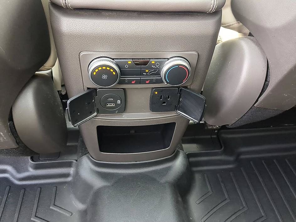 Used 2020 Ford Explorer Platinum w/ Premium Technology Package AWD/4WD image 35