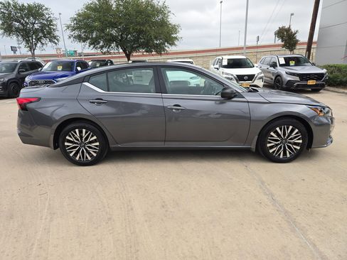 New 2026 Nissan Altima 2.5 SV FWD image 2