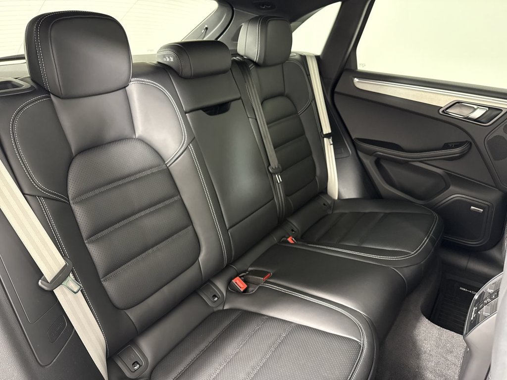 Certified 2026 Porsche Macan Turbo AWD/4WD image 22
