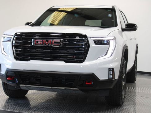 Used 2026 GMC Acadia AT4 w/ Luxury Package AWD/4WD image 3