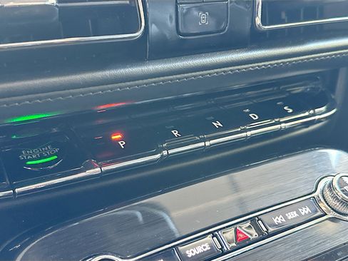 Used 2022 Lincoln Nautilus FWD w/ Premium Package image 17