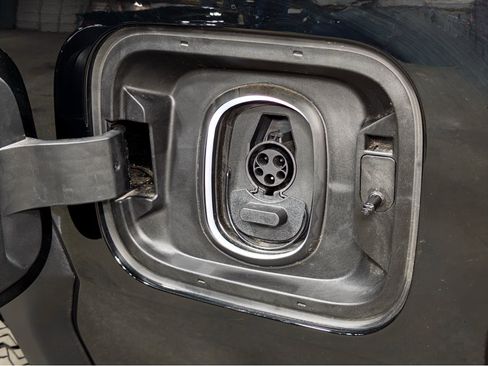Used 2026 Chevrolet Silverado EV Trail Boss w/ Premium Package AWD/4WD image 5
