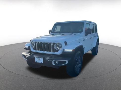 Used 2025 Jeep Wrangler Sahara image 7
