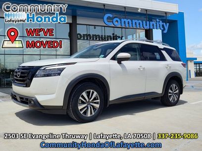 Used 2023 Nissan Pathfinder SL w/ Black Appearance Package