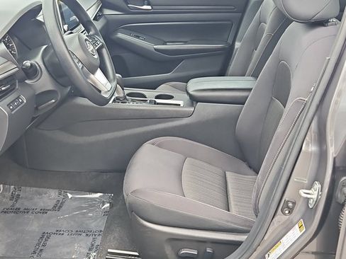 Used 2025 Nissan Altima 2.5 SV FWD image 12