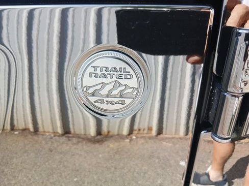 Used 2023 Jeep Gladiator Sport AWD/4WD image 9