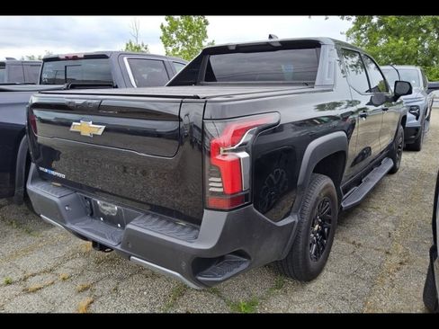 Used 2025 Chevrolet Silverado EV LT AWD/4WD image 4