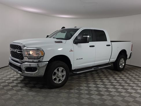 Used 2024 RAM 2500 Big Horn AWD/4WD image 3