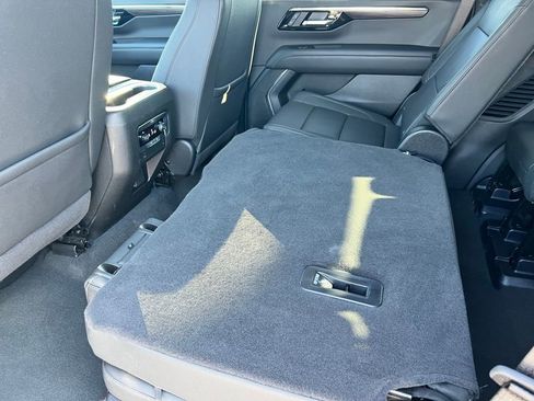 Used 2025 Chevrolet Tahoe LT image 14