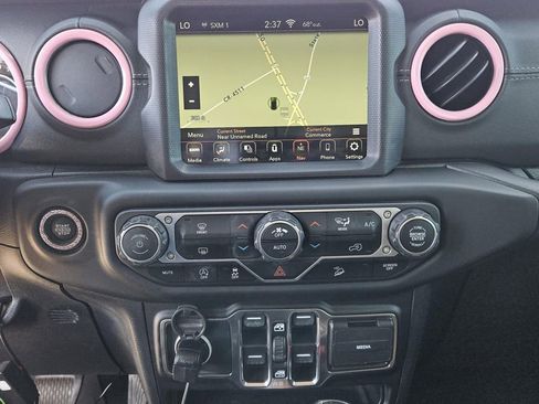 Used 2020 Jeep Wrangler Unlimited Sahara image 13