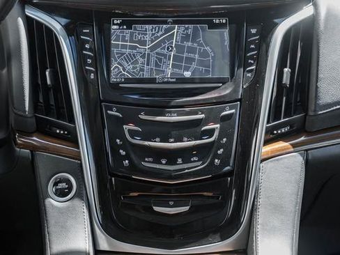 Used 2020 Cadillac Escalade ESV Luxury image 21