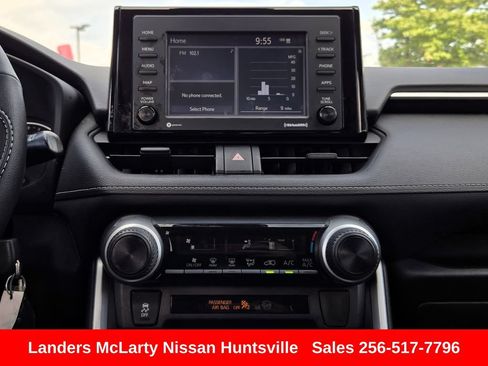 Used 2021 Toyota RAV4 LE FWD image 18