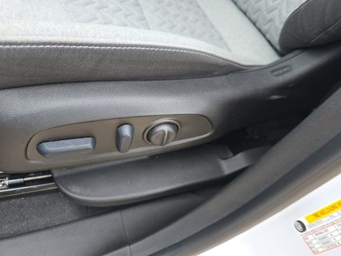 Used 2022 Chevrolet Equinox LT FWD image 18