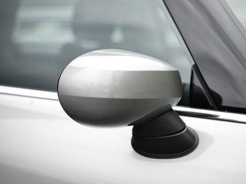Used 2024 MINI Cooper 2-Door Hardtop FWD image 6