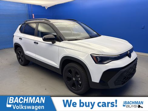 New 2026 Volkswagen Taos SE image 1