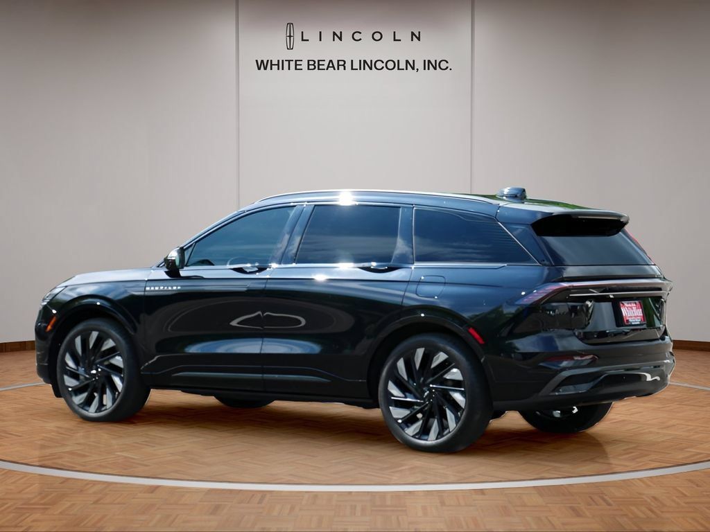 Used 2024 Lincoln Nautilus Reserve w/ Equipment Group 202A AWD/4WD image 7