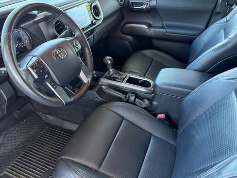 Used 2020 Toyota Tacoma TRD Sport w/ TRD Premium Sport Package AWD/4WD image 5