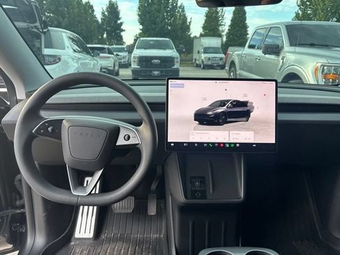Used 2026 Tesla Model Y Long Range AWD/4WD image 11