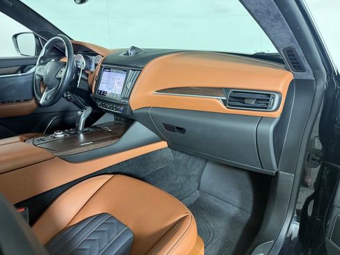 Used 2021 Maserati Levante S GranLusso AWD/4WD image 26