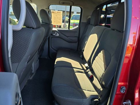 Used 2018 Nissan Frontier SV image 26