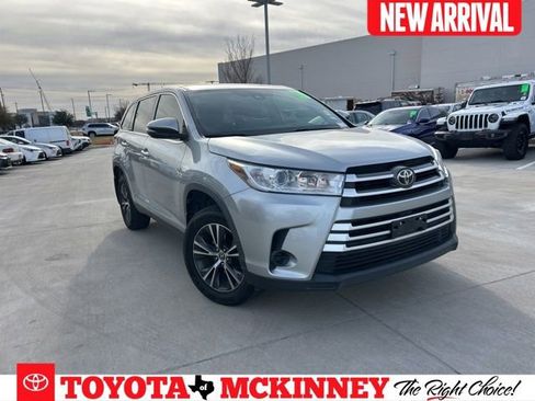 Used 2019 Toyota Highlander LE image 1