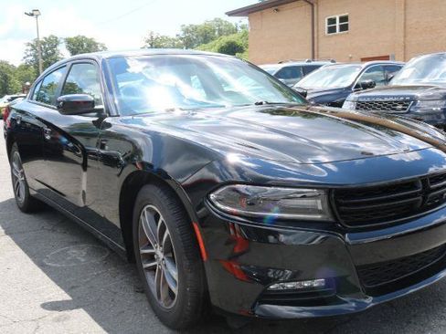 Used 2019 Dodge Charger SXT AWD/4WD image 3