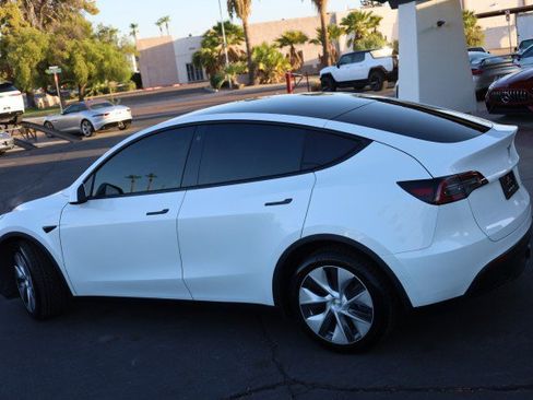 Used 2021 Tesla Model Y Long Range AWD/4WD image 16