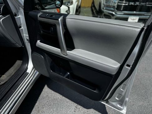 Used 2012 Toyota 4Runner SR5 w/ Convenience Pkg AWD/4WD image 12