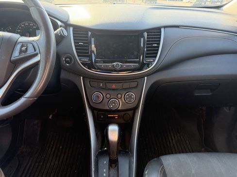 Used 2021 Chevrolet Trax LT w/ Midnight Edition AWD/4WD image 16