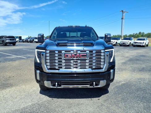 Used 2024 GMC Sierra 3500 Denali w/ Technology Package AWD/4WD image 8
