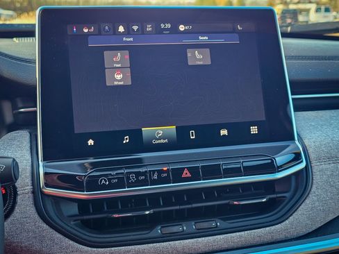 Certified 2024 Jeep Compass Latitude image 22