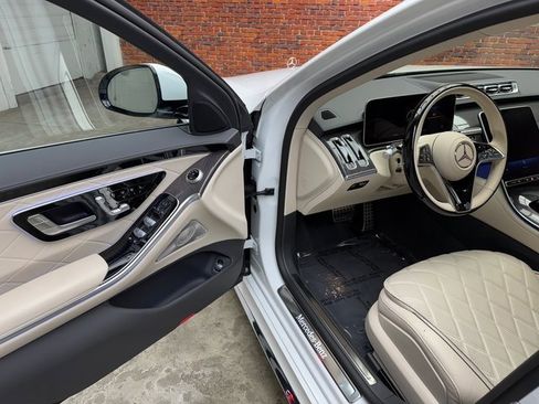 Used 2025 Mercedes-Benz S 580 4MATIC Sedan image 9