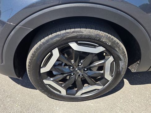 Used 2024 Kia Telluride EX AWD/4WD image 11