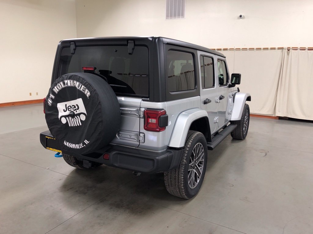 Used 2023 Jeep Wrangler Unlimited Sahara w/ Cold Weather Group AWD/4WD image 8