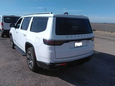 Used 2024 Jeep Wagoneer Series II w/ Flexible Seating Group RWD image 4