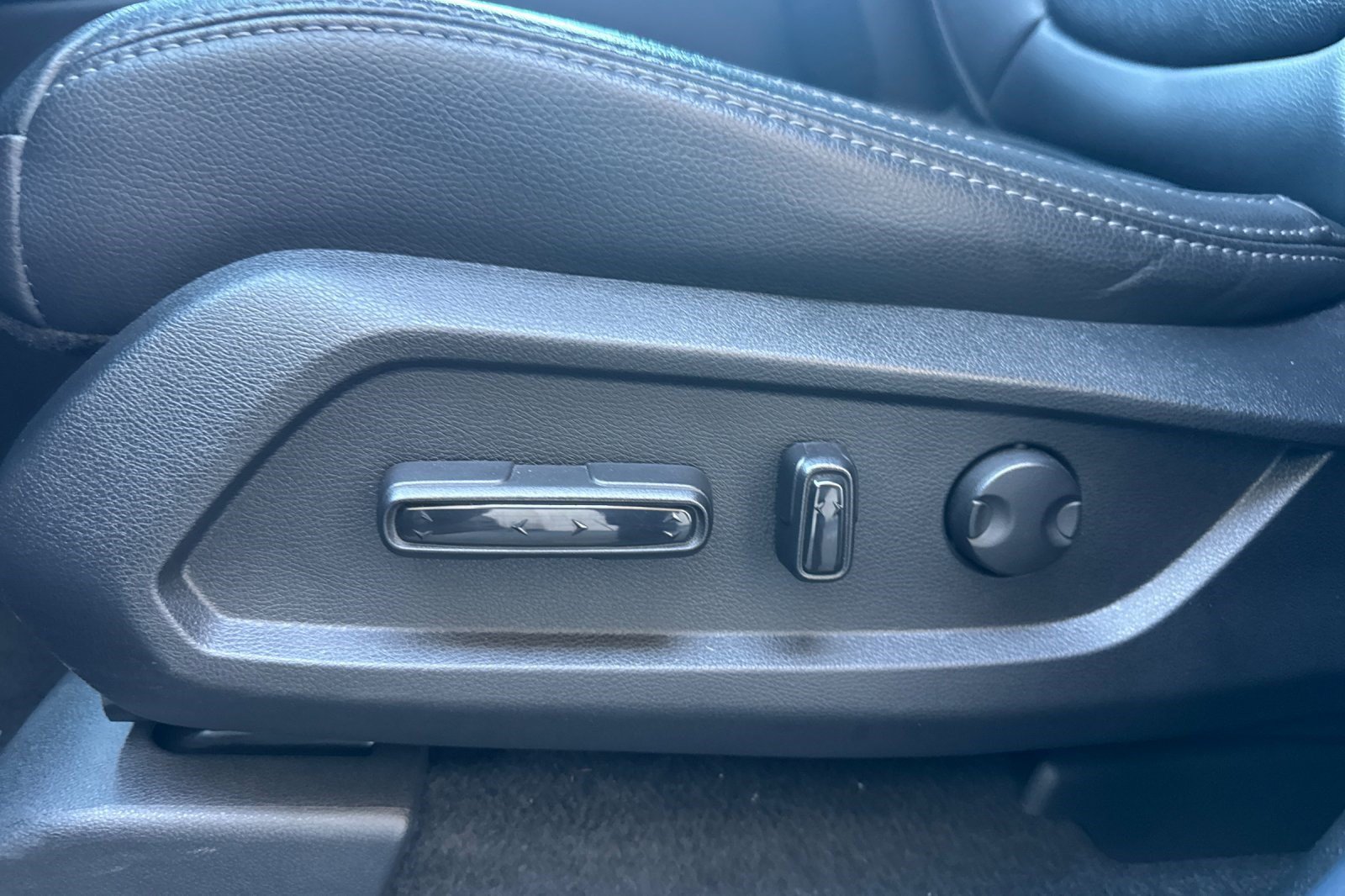 Certified 2025 Honda Pilot Touring image 14