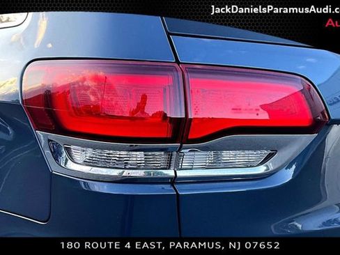 Used 2020 Jeep Grand Cherokee Limited AWD/4WD image 22