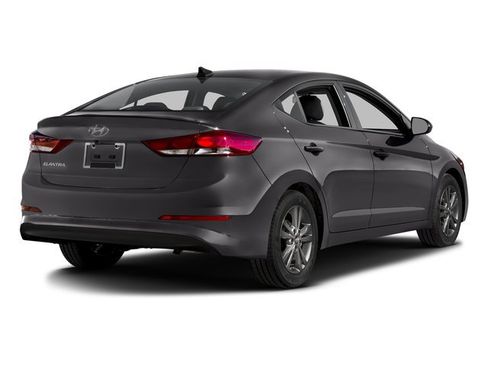 Used 2017 Hyundai Elantra SE w/ Cargo Package FWD image 2