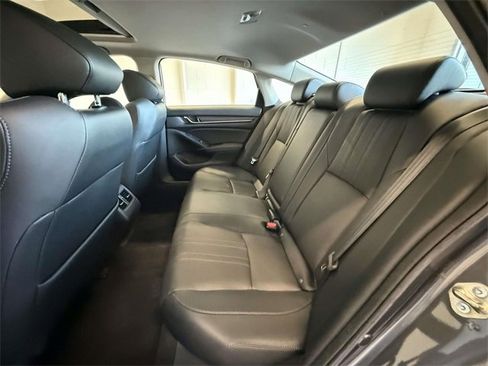 Used 2020 Honda Accord Touring image 18