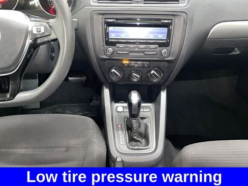 Used 2015 Volkswagen Jetta SE image 12