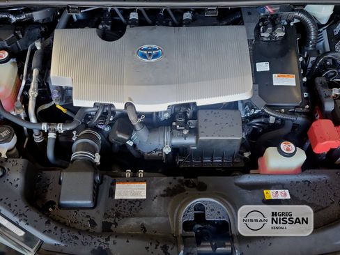 Used 2018 Toyota Prius Three image 14