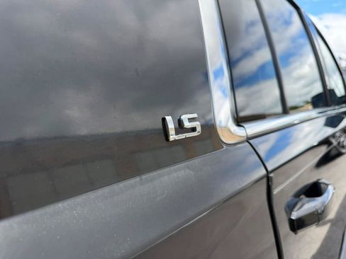 Used 2016 Chevrolet Suburban LS RWD image 25