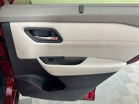 Used 2025 Nissan Rogue SV w/ SV Premium Package FWD image 47