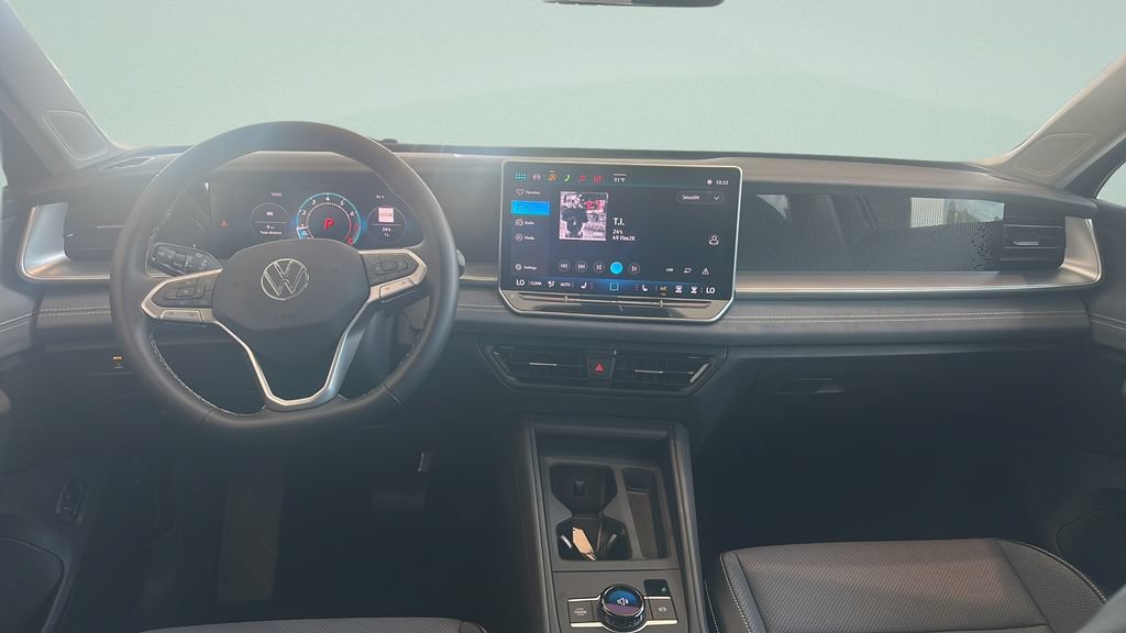 New 2026 Volkswagen Tiguan SE FWD image 10