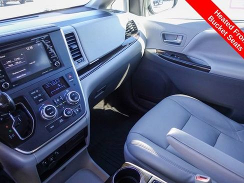 Certified 2019 Toyota Sienna XLE image 24